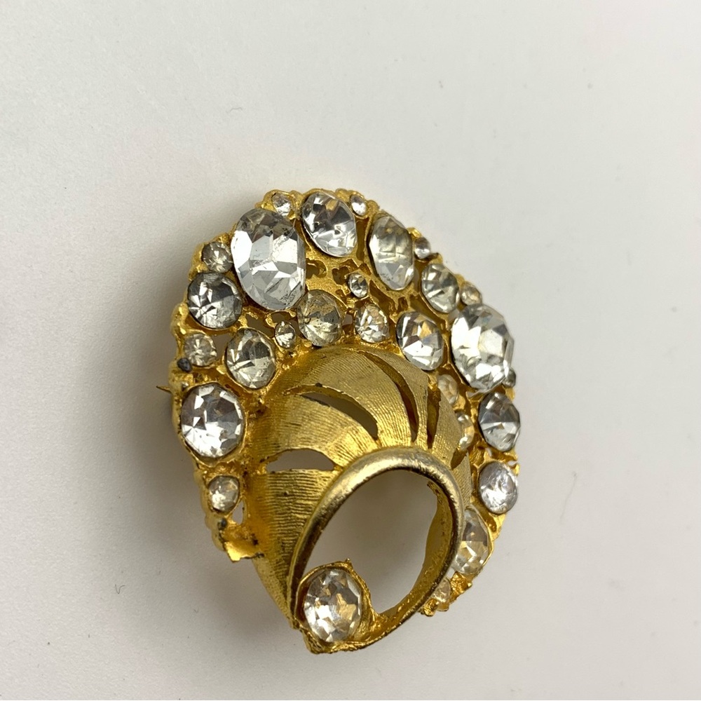 Vintage unsigned BSK Gold tone and clear rhinestone brooch - Picture 3 of 5